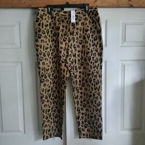Natori Tan and Black Cargo Pants